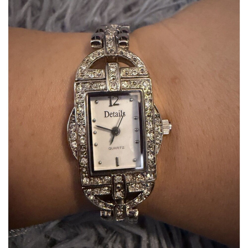 Details Quartz Crystal Accent Bracelet Silver Tone Women’s Watch New Battery